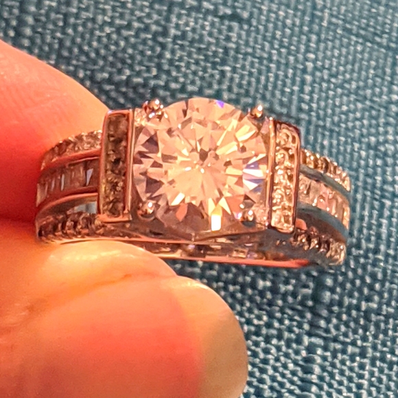 SS Crystal engagement wedding ring. Size 6 NEW - Picture 1 of 5